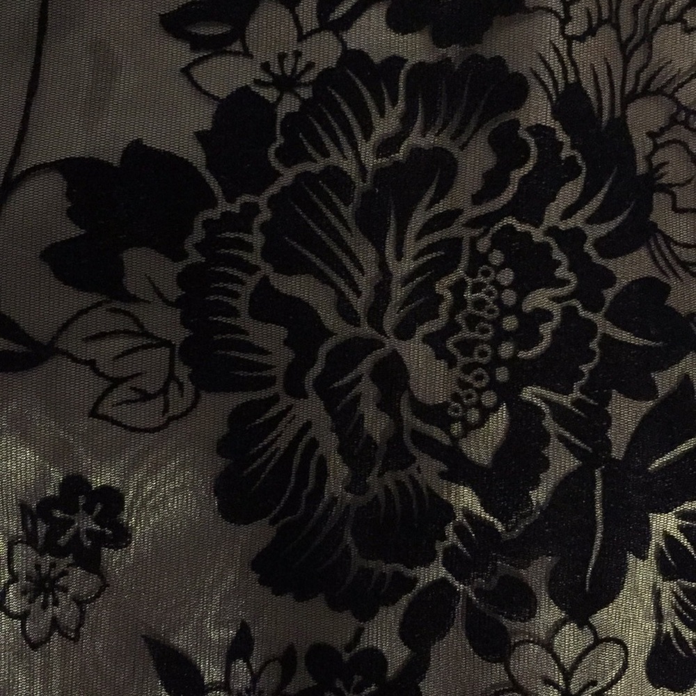 Ladies Gold and Black Skirt. - Picture 3 of 3